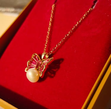 Elegant stainless steel chain pendent by Amira Jewels