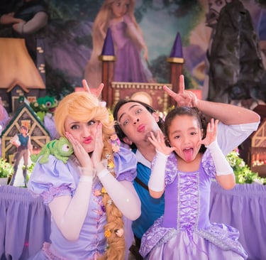 Personagem Vivo Rapunzel. Contratar personagens enrolados.