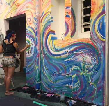 peinture murale réalisée à Rio de Janeiro avec un fond marin et animaux marins sur un coucher de soleil