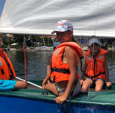 Kinder in der Segelschule V
