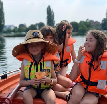 Kinder in der Segelschule III