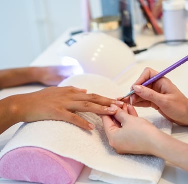 servicio-de-manicure-en-gel-en-queens-nails-studio