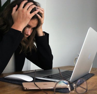 sur-adaptation au travail femme atypique