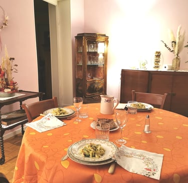 la salle à manger pour les tables d'hôtes