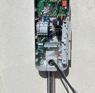 Pose d'une borne IRVE à Villelaure par la société Clim Elec Rénovations Energétiques