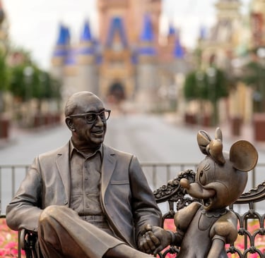 Estatua Roy e Minnie - Magic Kingsom