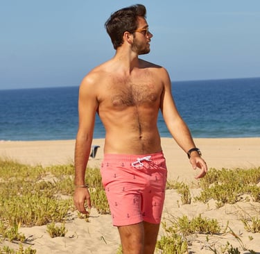 men’s quick-dry swim trunks with mesh lining.