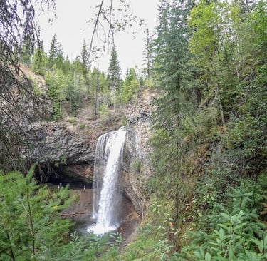 Moul Falls coming into view from the trail