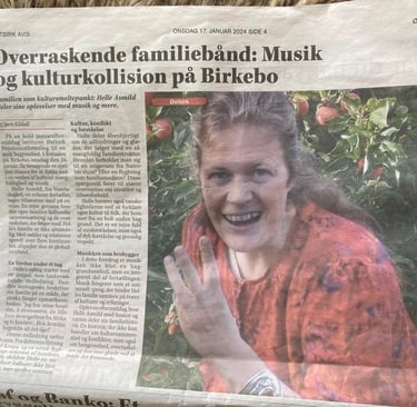 Billede af Helle Asmild i en artikel i Østbirk Avis i anledning af foredraget ”En ny slags familie”