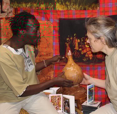 Helle Asmild og Reagan Odour Nyachieng´a i en forestilling om Karen Blixen