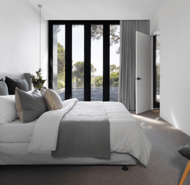 Pelajari cara memaksimalkan distribusi properti Anda melalui OTA seperti Airbnb, Booking.com, dan Traveloka. Tingkatkan visib