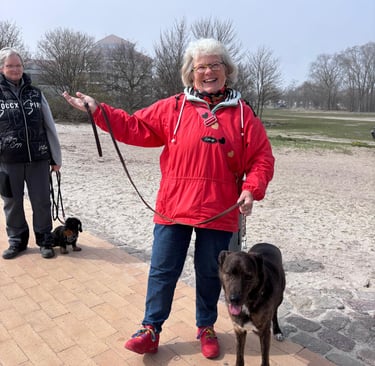 Stolze Kundin mit Milo, dem Rüden von Marion und Martin Lindhof