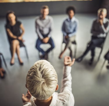 imagem de uma reunião com um psicólogo