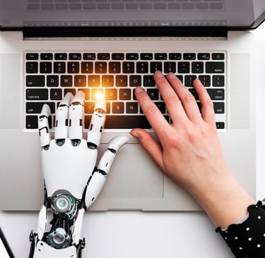 imagem de uma ilustração de um humano digitando no seu computador, metade humano e metade máquina.
