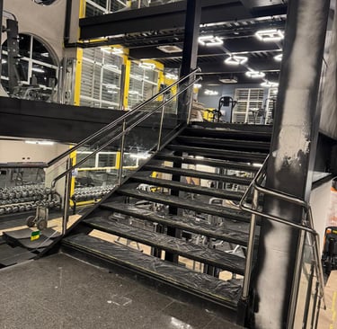 Instalação de corrimão em inox sob medida em Curitiba – Fábrica de Inox