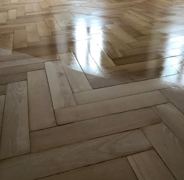 Ponçage de parquet par DG Services - rénovation professionnelle pour sols en bois en Suisse romande