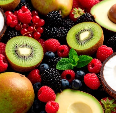Cocos, kiwis, frambuesas, moras y otros frutos que aportan fibra dietética