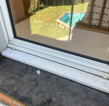 Seuil et encadrements après nettoyage par nord vitres – résultat propre