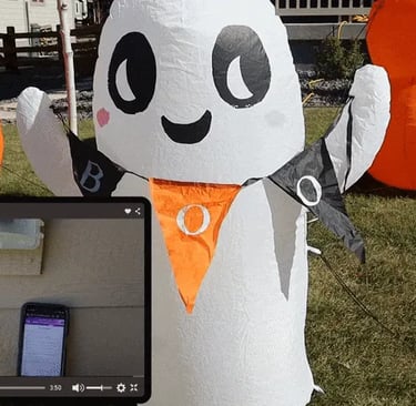 smart plug with inflatable ghost