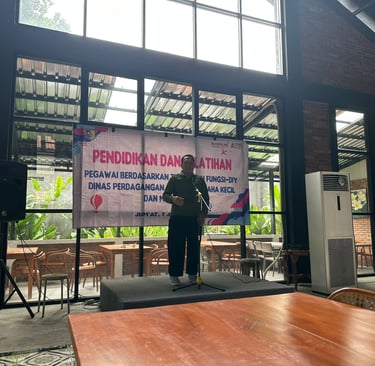 Kunjungan di tempêta pembuatan kerajinan tembaga dan kuningan kotagede