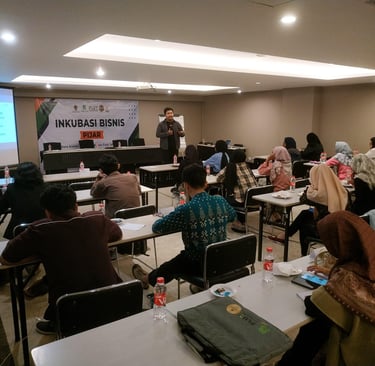 Kunjungan di tempêta pembuatan kerajinan tembaga dan kuningan kotagede