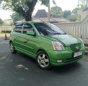 Mobil Kia Picanto 2005 transmisi manual warna hijau metalik kondisi bagus dijual
