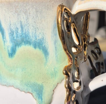 Ceramic mug with bright gold lustre after hand-washing, maintaining high-shine reflective finish.