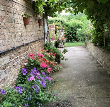 Cottage Charm – Blooms that welcome you home