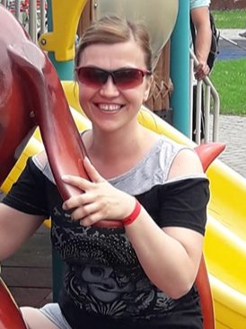a Patrycja Mita z Żory sitting on a playground structure