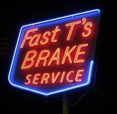 Neon sign that says "Fast T's Brake Service"