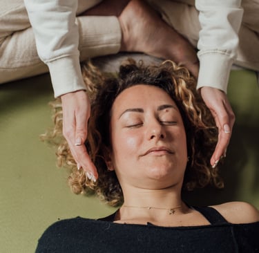 trattamento biointegrato, arianna curcio bpf, a woman is doing a yoga pose on a yoga mat
