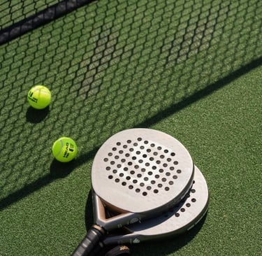 Lapangan padel dengan pasir silika