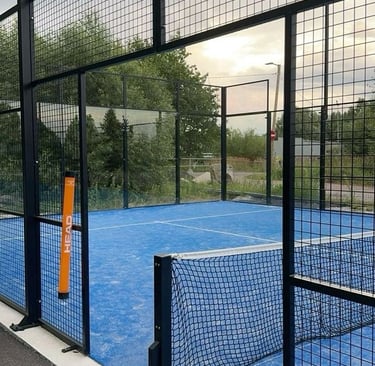 Bisnis lapangan padel dengan pasir silika