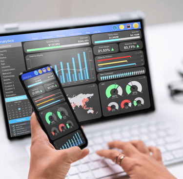 Curso de Power Bi: Dashboad interativo na tela do laptop e do celular