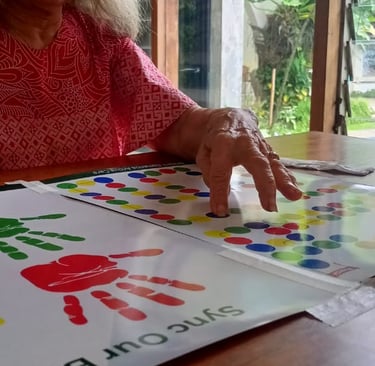 Temukan alasan terapi aktivitas menjadi pilar perawatan demensia terbaik. Tingkatkan kualitas hidup