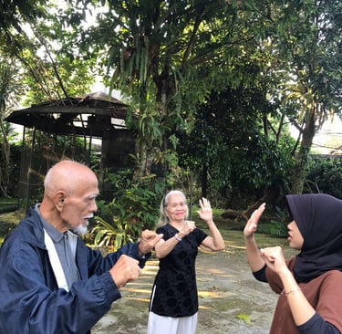 Terapi Aktivitas Bright: Membantu Senior Demensia Terhubung Kembali dengan Dunia Sekitar