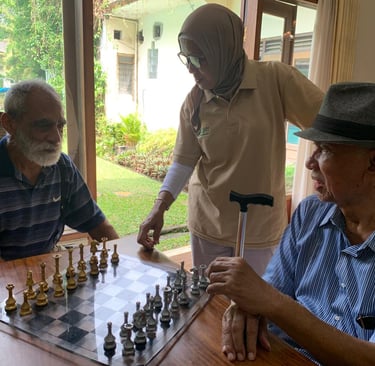 Panti Jompo vs. Dementia Care Facility: Panduan Memilih untuk Orang Tua