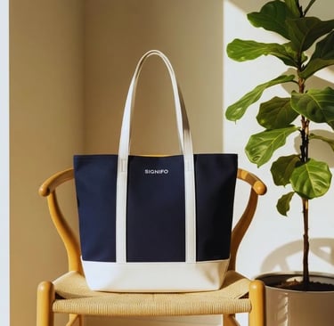 Ide desain tote bag klasik: kombinasi dua warna kanvas SIGNIFO untuk tampilan yang elegan.