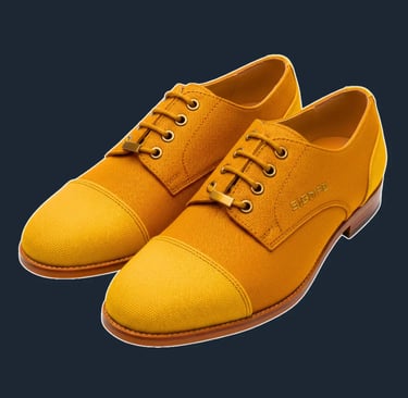 Sepatu oxford "Auereate Stride" Signifo kanvas Marigold Yellow dengan detail jahitan.