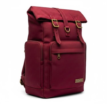 Tas ransel "The Meridian" Signifo merah marun dengan gesper emas.