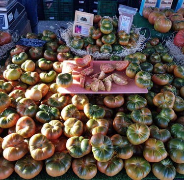 Tomates raf de 1 en el puesto de Juanlu del mercadillo.