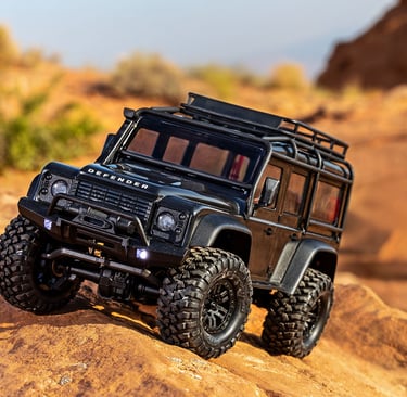 Traxxas TRX-4M bekelėje