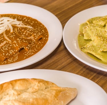 Enmoladas, chilaquiles poblanos y más