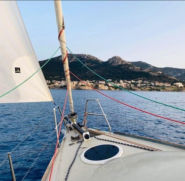 sortie en voilier dans la baie d'Algajola