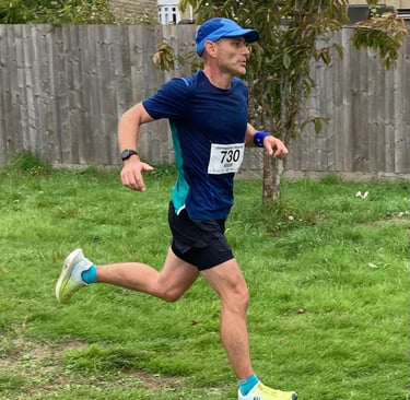 A male runner in a trail running race