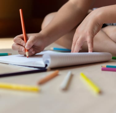 Enfant qui écrit