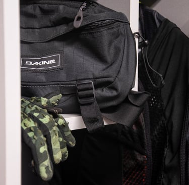 Guardaroba nel garage del B&B, hotel per ciclisti, biker, e motociclisti