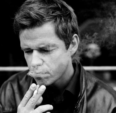 Detlef Cooper smoking.