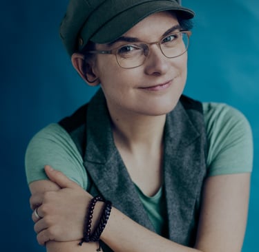 Portrait of writer Kathrin Tordasi.