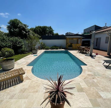 Construction de piscine en Nouvelle Aquitaine à l'extérieur